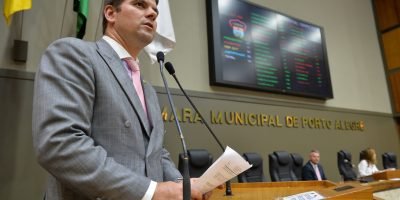 Prevenção do câncer de mama. Na foto, vereador Márcio BIns Ely.