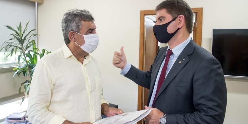 Presidente Márcio Bins Ely recebe o prefeito Sebastião Melo.