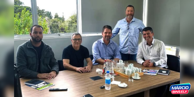O vereador Márcio Bins Ely esteve em visita ao prefeito Thiago Teixeira