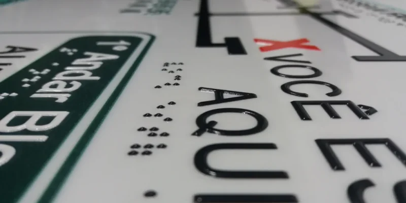 braile-alto-relevo-sinal-link-1024x576