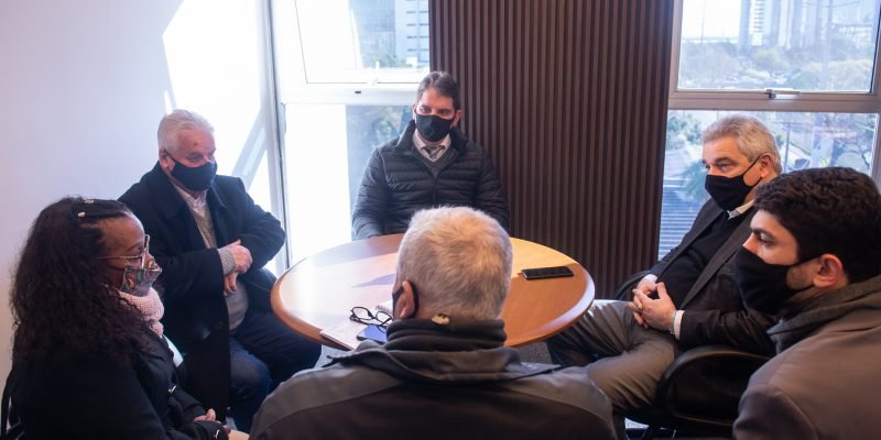 Presidente Márcio Bins Ely em reunião com o secretário Luiz Fernando Záchia na Secretaria de Mobilidade Urbana.