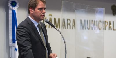 Sessão ordinária. Presidente Márcio Bins Ely.