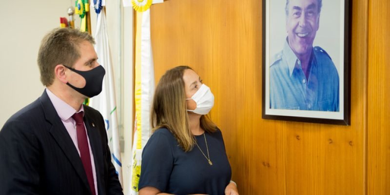 Presidente Márcio Bins Ely recebe a visita da Deputada Juliana Brizola