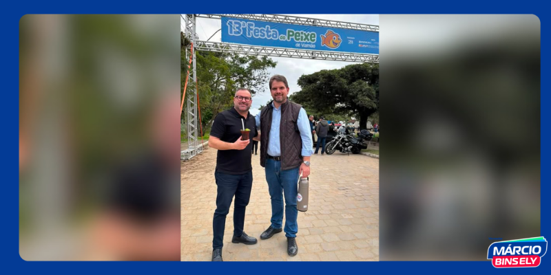 marcio bins ely participa da festa do peixe de viamao
